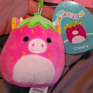 Squishmallow Cleary The Strawberry Cow 3.5 Clip
